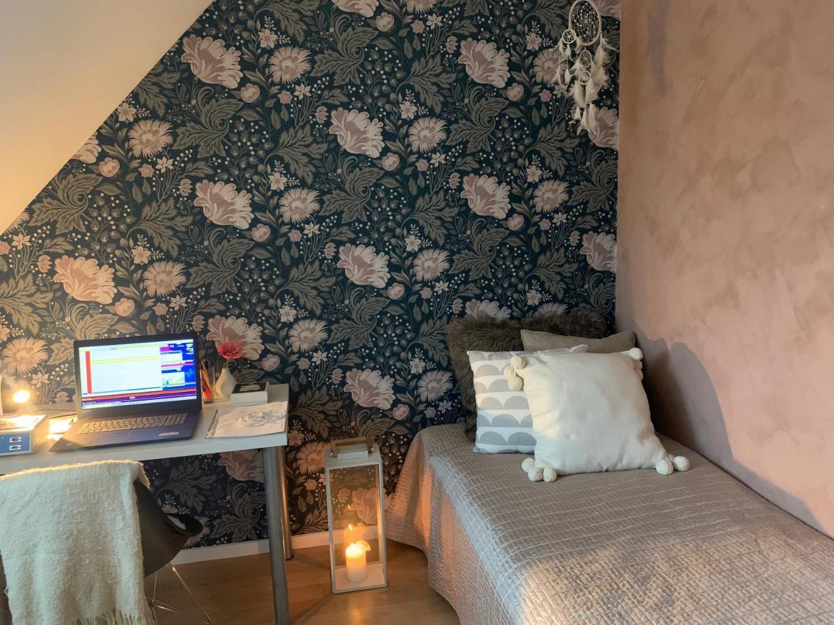 Villa Hus I Lugnt Omrade, 15 Min Fran Oerebro à Vintrosa Extérieur photo