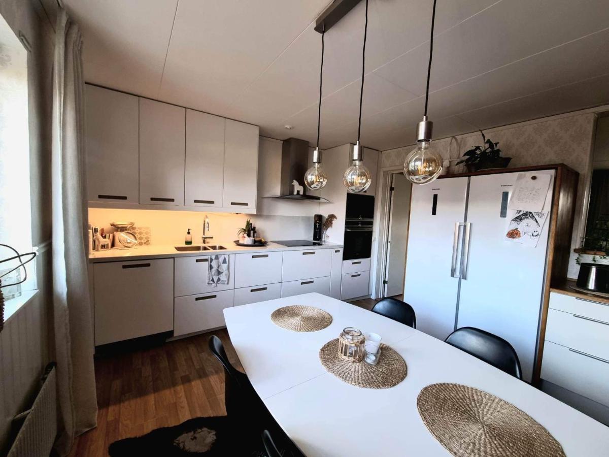 Villa Hus I Lugnt Omrade, 15 Min Fran Oerebro à Vintrosa Extérieur photo