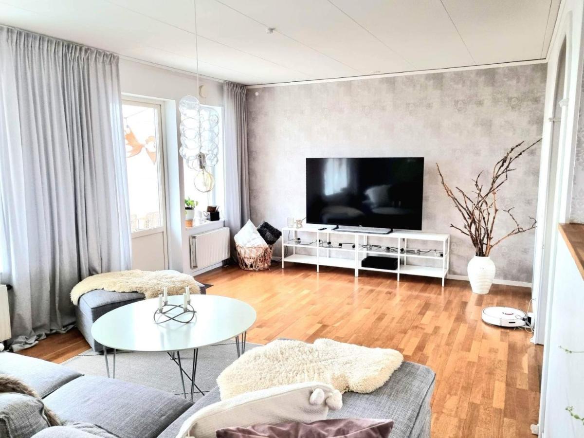 Villa Hus I Lugnt Omrade, 15 Min Fran Oerebro à Vintrosa Extérieur photo